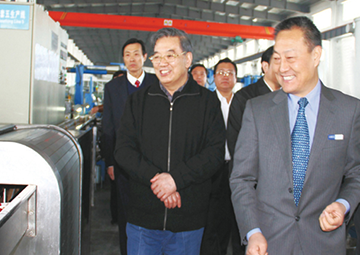 第十一届天下政协副主席李金华考察龙八long8科技