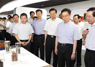 国家副主席，，原中央政治局常委，， 时任上海市委书记韩正考察龙八long8科技